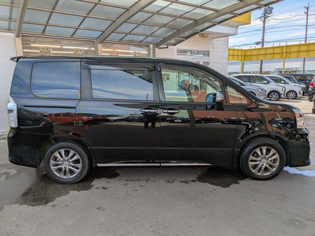 TOYOTA VOXY 2013 Image 31