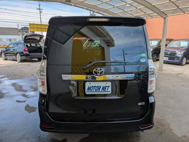 TOYOTA VOXY 2013 Image 31