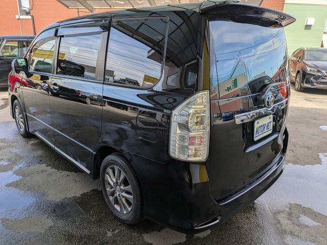 TOYOTA VOXY 2013 Image 31