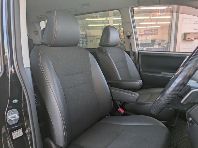 TOYOTA VOXY 2013 Image 31