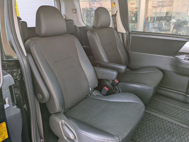 TOYOTA VOXY 2013 Image 31