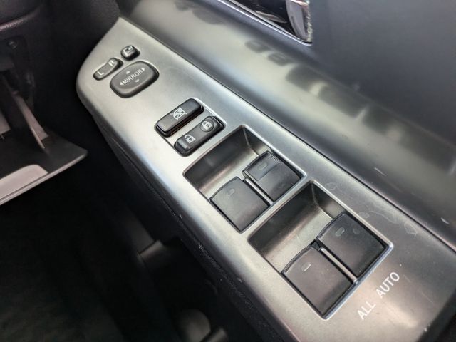 TOYOTA VOXY 2013 Image 31