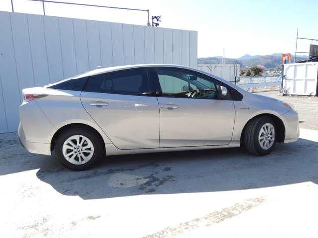 TOYOTA PRIUS 2017 Image 31