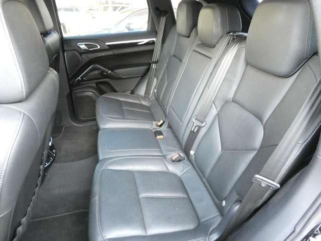 PORSCHE CAYENNE 2012 Image 31