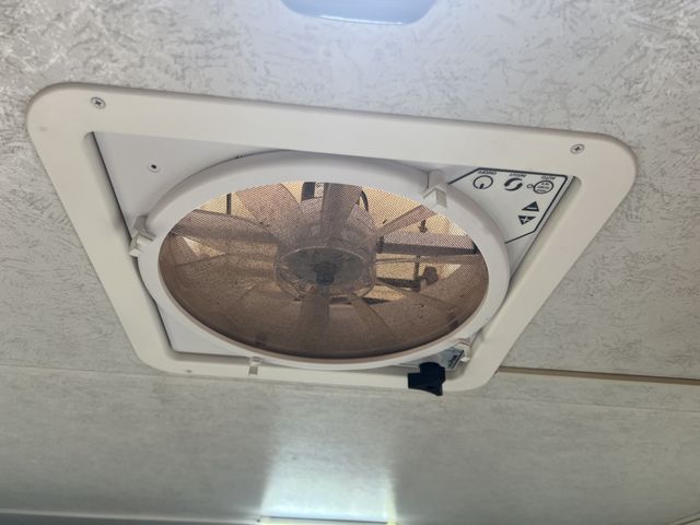 TOYOTA CAMROAD 2004 Image 31