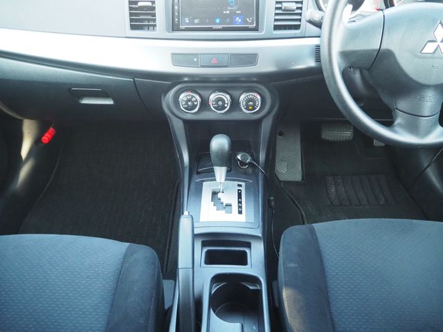 MITSUBISHI GALANT FORTIS SPORTB 2011 Image 31