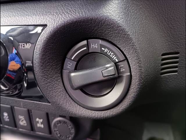 TOYOTA HILUX 4WD 2018 Image 31