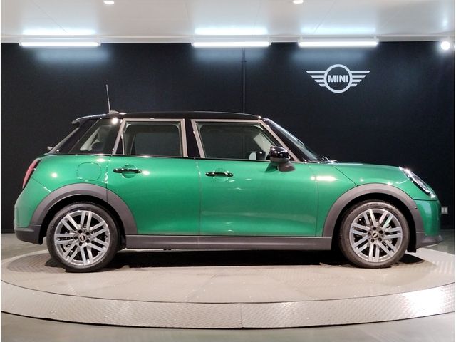 BMW MINI COOPER 5DOOR 2025 Image 31