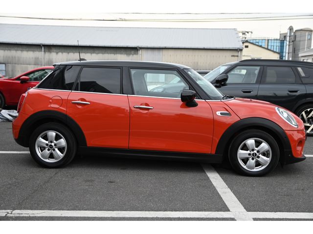 BMW MINI COOPER D 5DOOR 2021 Image 31