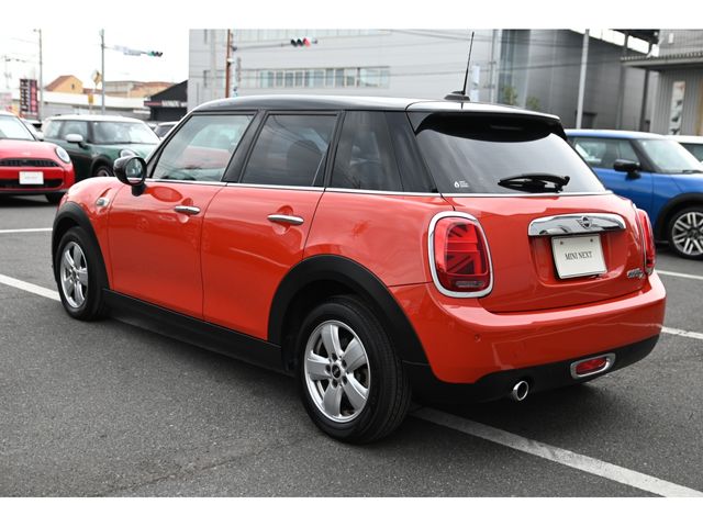 BMW MINI COOPER D 5DOOR 2021 Image 31