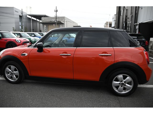 BMW MINI COOPER D 5DOOR 2021 Image 31