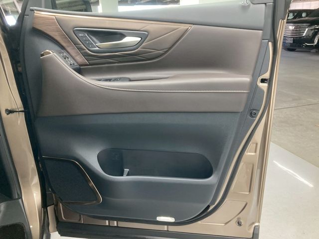 TOYOTA ALPHARD HYBRID 4WD 2024 Image 31