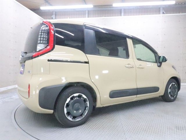 TOYOTA SIENTA HYBRID 2023 Image 31