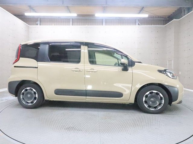 TOYOTA SIENTA HYBRID 2023 Image 31