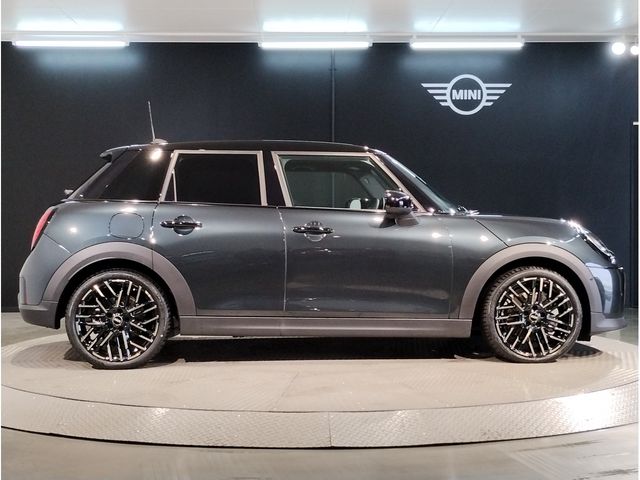 BMW MINI COOPER 5DOOR 2025 Image 31