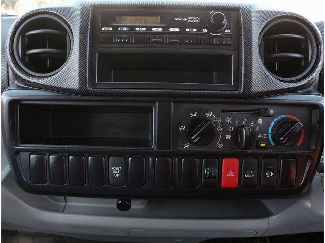 TOYOTA DYNA 2014 Image 31