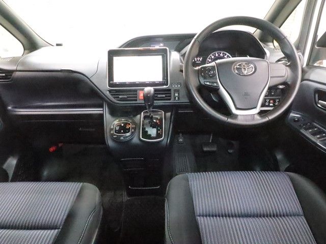 TOYOTA NOAH 2015 Image 31