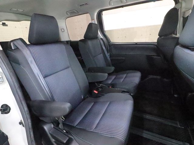 TOYOTA NOAH 2015 Image 31