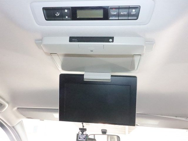 TOYOTA NOAH 2015 Image 31