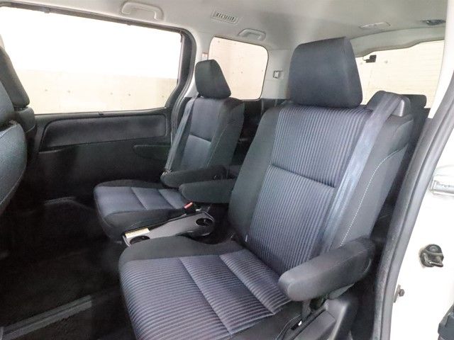 TOYOTA NOAH 2015 Image 31