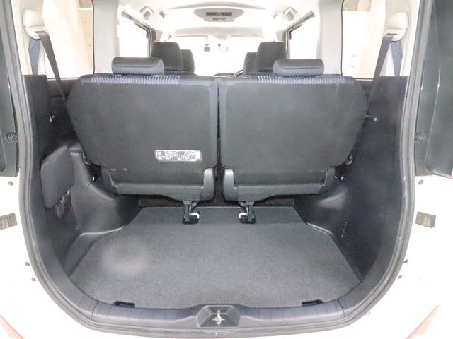 TOYOTA NOAH 2015 Image 31