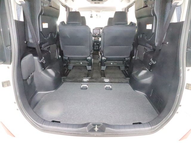 TOYOTA NOAH 2015 Image 31