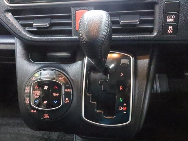 TOYOTA NOAH 2015 Image 31