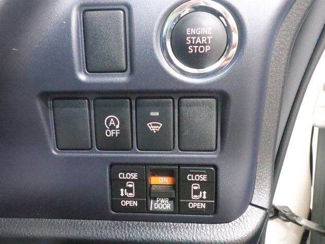 TOYOTA NOAH 2015 Image 31