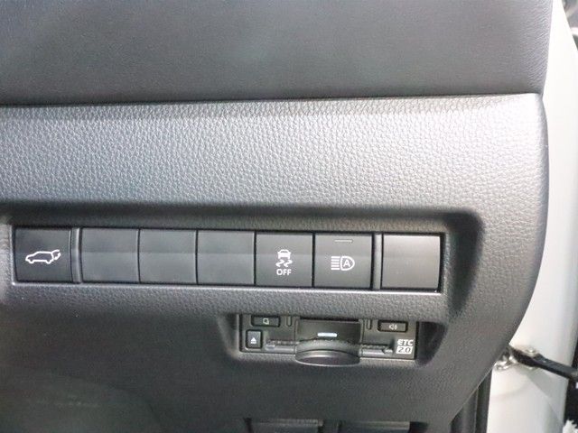 TOYOTA HARRIER 2WD 2023 Image 31