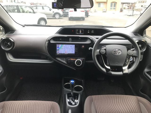 TOYOTA AQUA 2018 Image 31