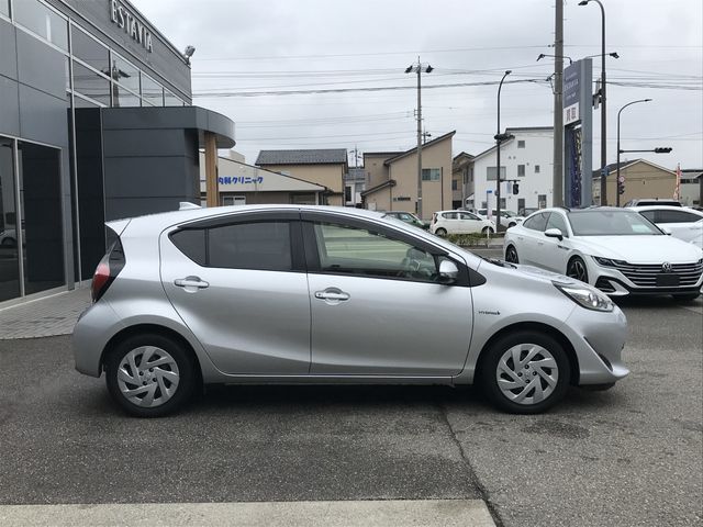 TOYOTA AQUA 2018 Image 31