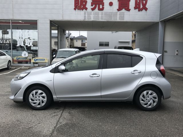 TOYOTA AQUA 2018 Image 31