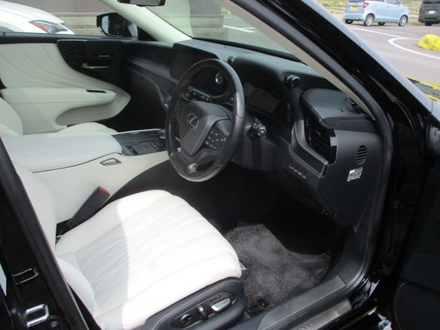 TOYOTA LEXUS LS500H 4WD 2022 Image 31