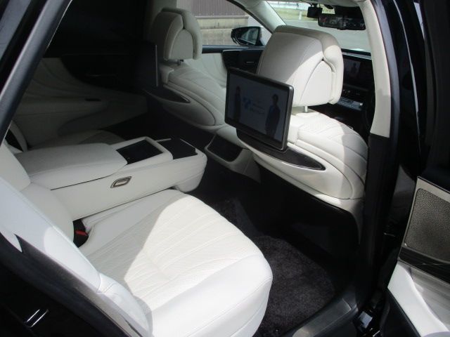 TOYOTA LEXUS LS500H 4WD 2022 Image 31