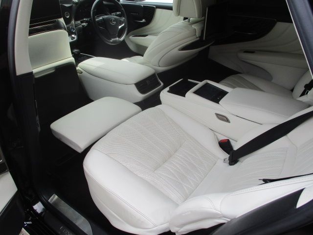 TOYOTA LEXUS LS500H 4WD 2022 Image 31
