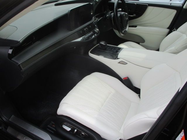 TOYOTA LEXUS LS500H 4WD 2022 Image 31