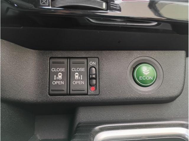 HONDA STEPWAGON SPADA 2015 Image 31