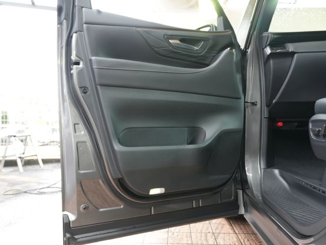 TOYOTA VELLFIRE  HYBRID 2026 Image 31