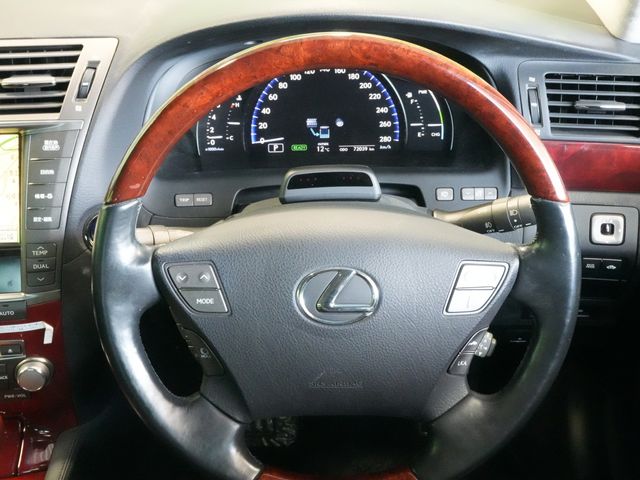 TOYOTA LEXUS LS600H 2012 Image 31
