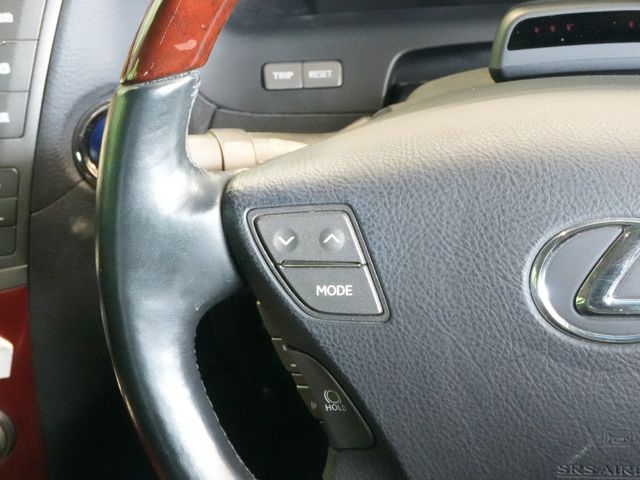 TOYOTA LEXUS LS600H 2012 Image 31