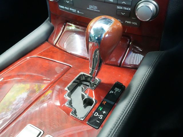 TOYOTA LEXUS LS600H 2012 Image 31