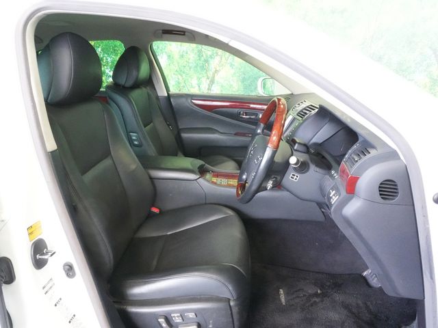 TOYOTA LEXUS LS600H 2012 Image 31