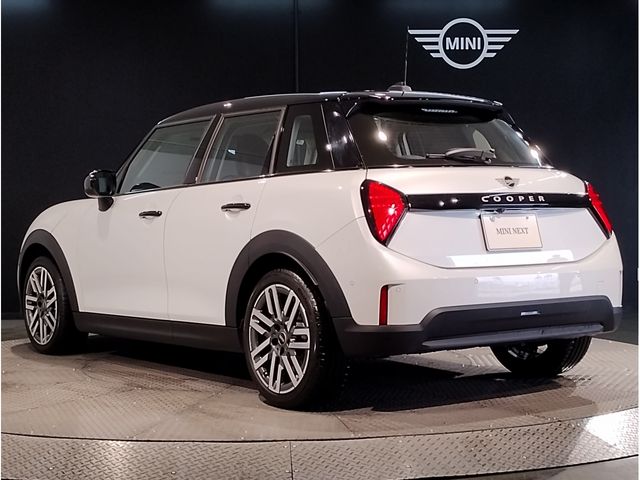 BMW MINI COOPER 5DOOR 2025 Image 31