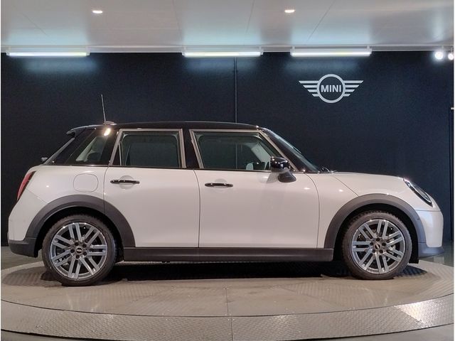 BMW MINI COOPER 5DOOR 2025 Image 31