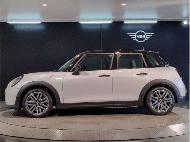 BMW MINI COOPER 5DOOR 2025 Image 31