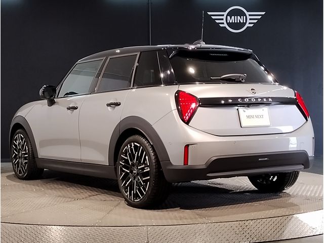 BMW MINI COOPER 5DOOR 2025 Image 31