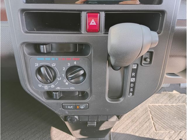 TOYOTA TANK 4WD 2017 Image 31