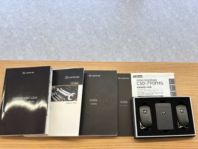 TOYOTA LEXUS IS300H 2017 Image 31