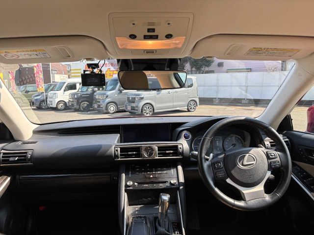 TOYOTA LEXUS IS300H 2017 Image 31