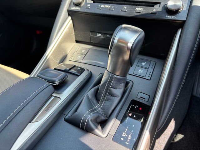 TOYOTA LEXUS IS300H 2017 Image 31